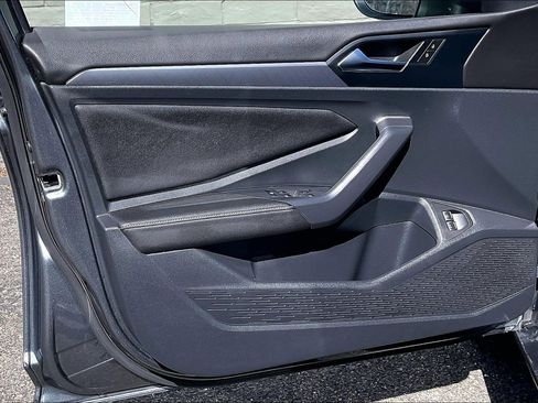 Certified 2024 Volkswagen Jetta SE w/ Panoramic Sunroof Package image 22