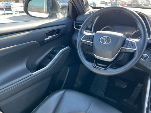Certified 2022 Toyota Highlander XSE image 14