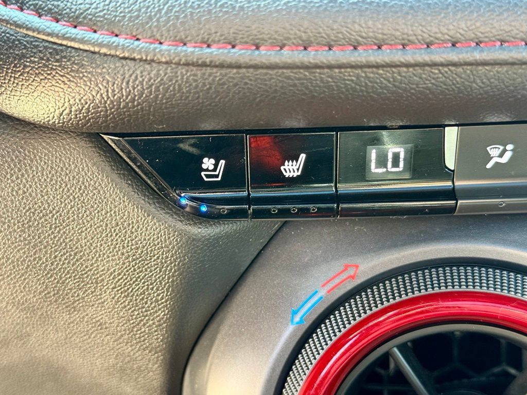 Used 2020 Chevrolet Blazer RS AWD/4WD image 39