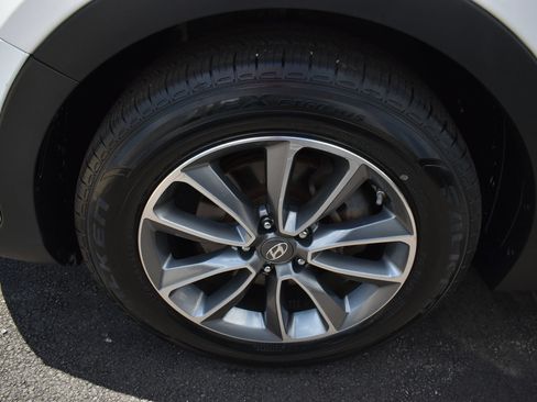Used 2017 Hyundai Santa Fe SE AWD/4WD image 10