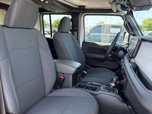 Used 2024 Jeep Wrangler Sahara w/ Technology Group image 32