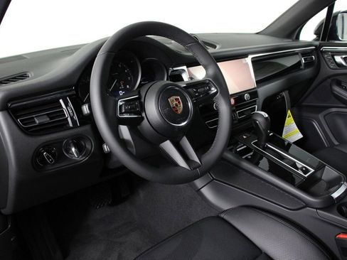 New 2026 Porsche Macan image 4