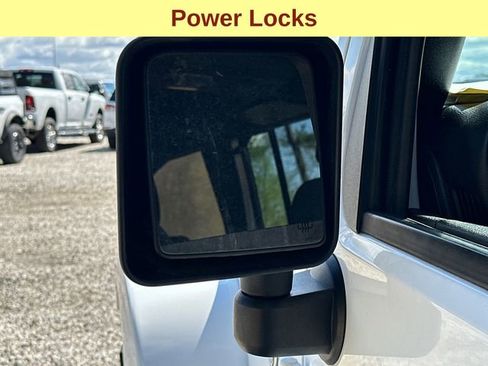 Used 2017 Jeep Wrangler Unlimited Sahara w/ Connectivity Group AWD/4WD image 7
