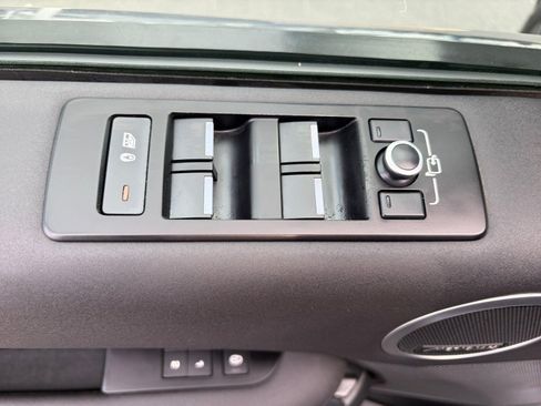 Used 2020 Land Rover Discovery HSE AWD/4WD image 14