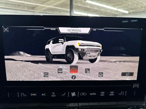 Used 2025 GMC Hummer EV 3X w/ LPO, Illumination Package AWD/4WD image 22