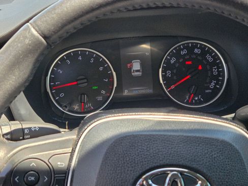 Used 2021 Toyota RAV4 XLE Premium FWD image 9