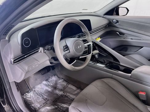 Used 2023 Hyundai Elantra SEL w/ Convenience Package FWD image 9