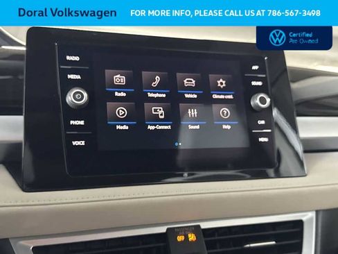 Used 2025 Volkswagen Taos SE FWD image 18