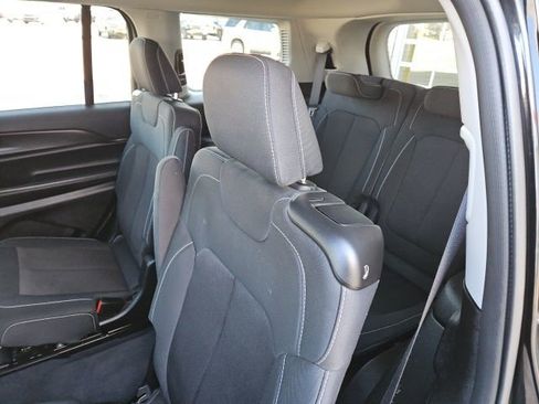 Used 2023 Jeep Grand Cherokee L Laredo image 22