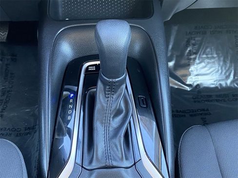 Certified 2025 Toyota Corolla LE image 31