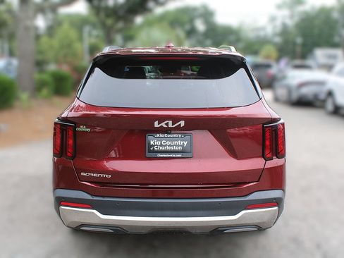 Certified 2025 Kia Sorento S FWD image 8