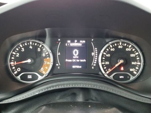 Used 2019 Jeep Renegade Latitude w/ Cold Weather Group image 20