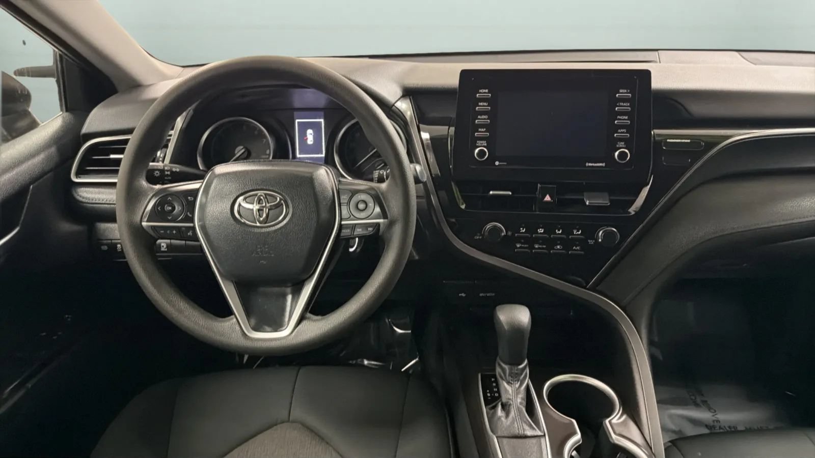 Used 2021 Toyota Camry LE w/ Carpet Mat Package (TMS) FWD image 10