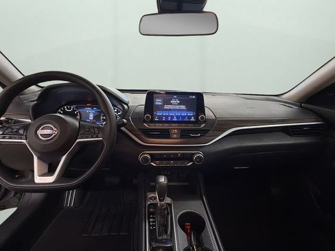 Used 2025 Nissan Altima 2.5 SV FWD image 10