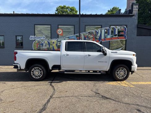 Used 2022 Chevrolet Silverado 2500 High Country w/ Z71 Off-Road Package AWD/4WD image 38