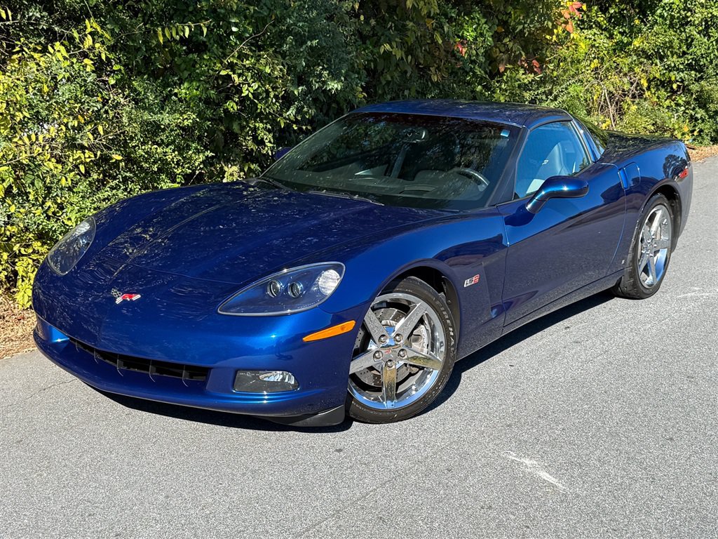 Used 2007 Chevrolet Corvette Coupe w/ Preferred Equipment Group RWD image 3
