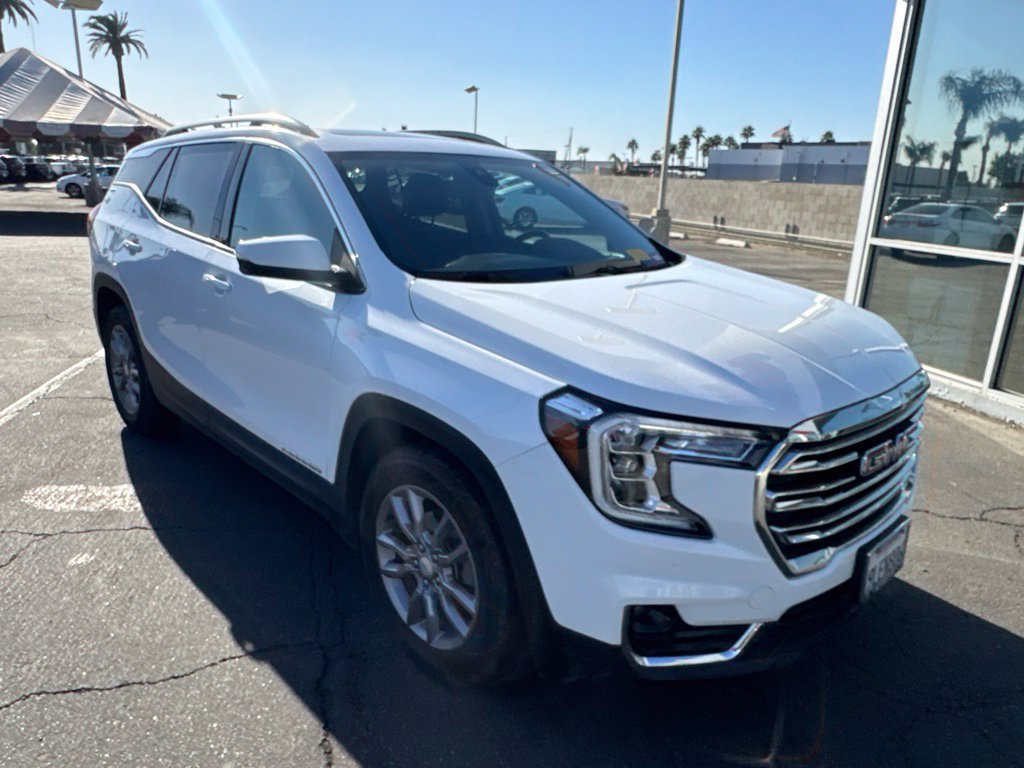 Used 2023 GMC Terrain SLT w/ LPO, Cargo Package FWD image 3