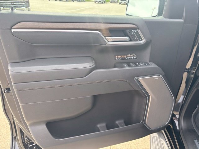 Used 2026 Chevrolet Silverado 1500 High Country w/ High Country Premium Package AWD/4WD image 13