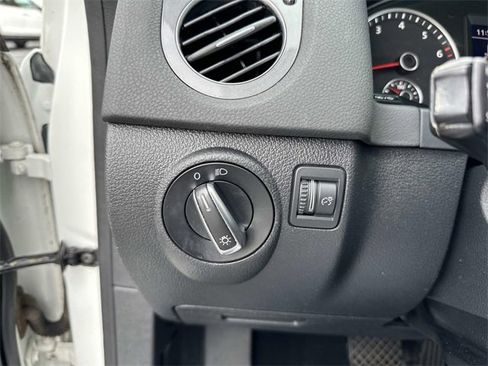 Used 2017 Volkswagen Tiguan Limited w/ Premium Package image 28