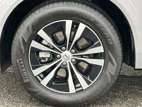 Used 2024 Volvo XC60 B5 Core image 37