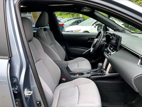 Used 2023 Toyota Corolla Cross AWD Hybrid w/ Moonroof Package image 11