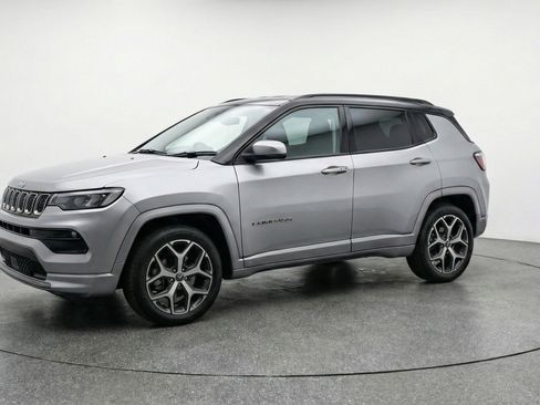 Used 2025 Jeep Compass Limited AWD/4WD image 3