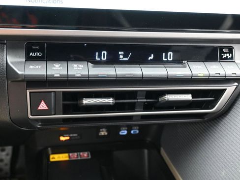 Used 2025 Toyota Camry SE w/ Multimedia Upgrade Package image 20