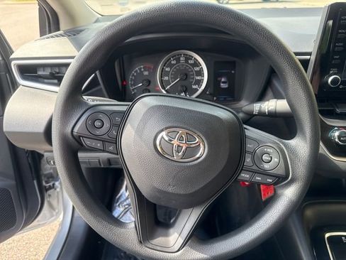 Used 2022 Toyota Corolla LE FWD image 11