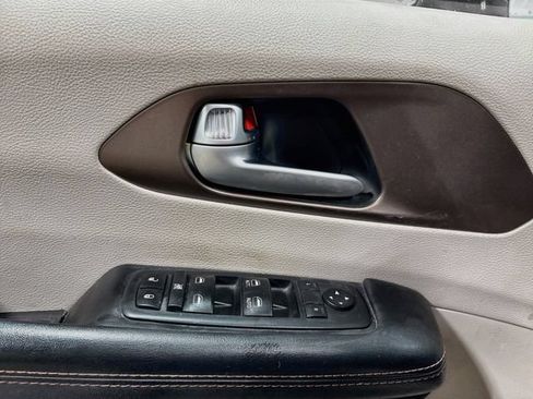Used 2019 Chrysler Pacifica Touring-L FWD image 15