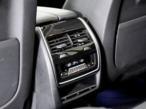 Used 2022 BMW X7 xDrive40i w/ Premium Package image 26