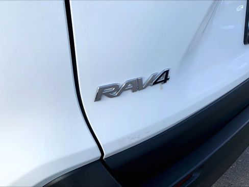 Used 2022 Toyota RAV4 XLE w/ Convenience Package AWD/4WD image 23