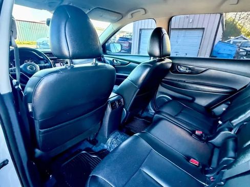 Used 2018 Nissan Rogue SL FWD image 23
