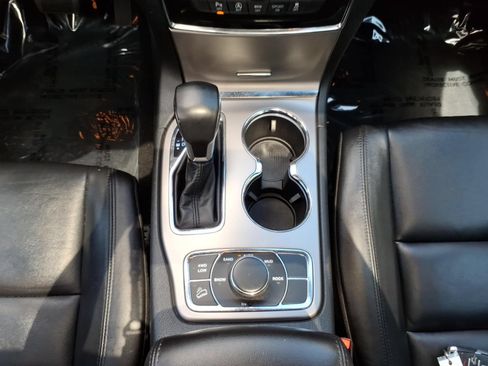 Used 2022 Jeep Grand Cherokee Limited AWD/4WD image 19
