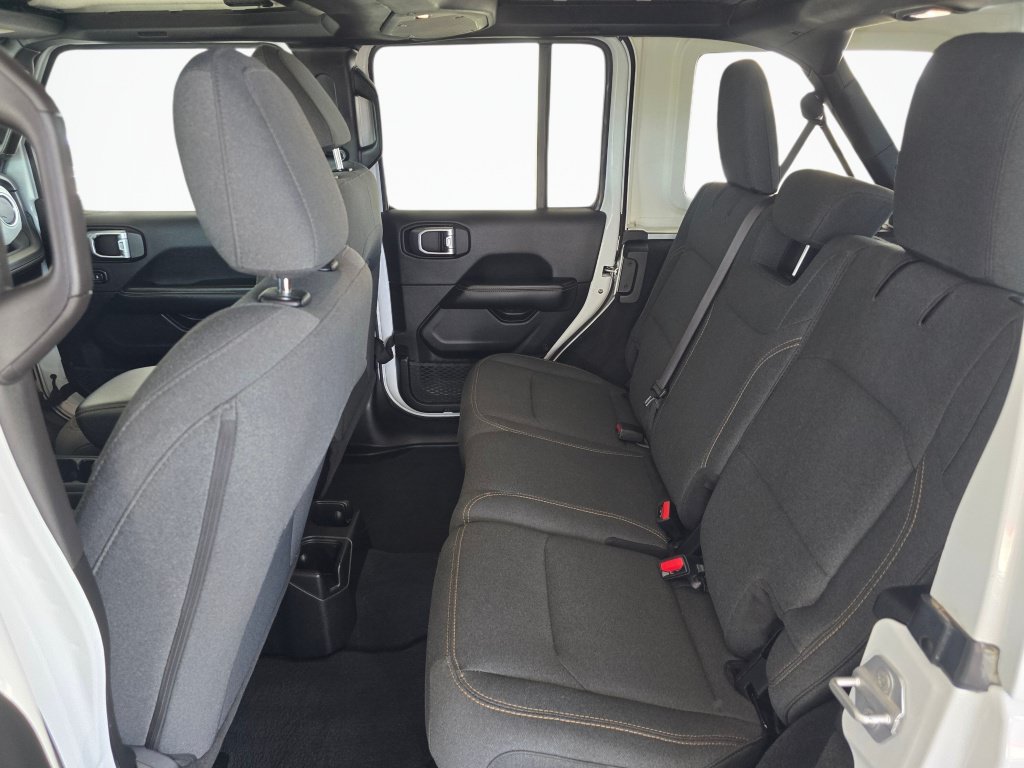 Used 2025 Jeep Wrangler Unlimited Sahara AWD/4WD image 35