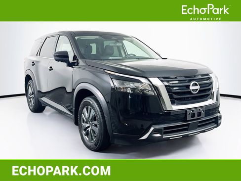 Used 2024 Nissan Pathfinder S image 1