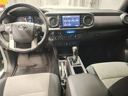 Used 2022 Toyota Tacoma TRD Sport image 30