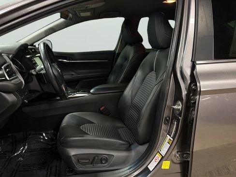Used 2018 Toyota Camry SE FWD image 23