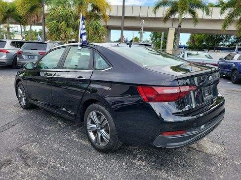 Used 2023 Volkswagen Jetta SE w/ Panoramic Sunroof Package FWD image 3