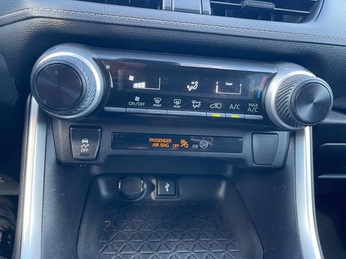 Used 2022 Toyota RAV4 LE FWD image 21