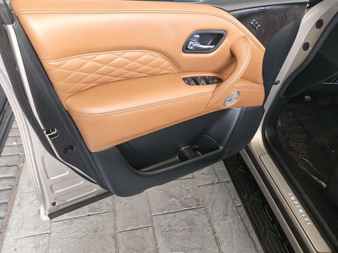 Used 2024 INFINITI QX80 Sensory AWD/4WD image 32