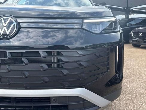 New 2026 Volkswagen Tiguan SE FWD image 7