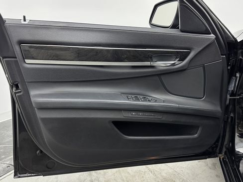 Used 2011 BMW 750i image 13