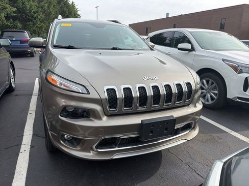 Used 2016 Jeep Cherokee Overland AWD/4WD image 5