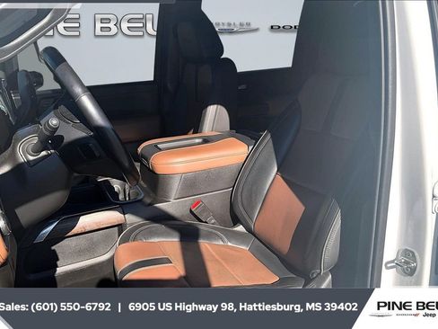 Used 2022 Chevrolet Silverado 2500 High Country w/ Safety Package II image 18