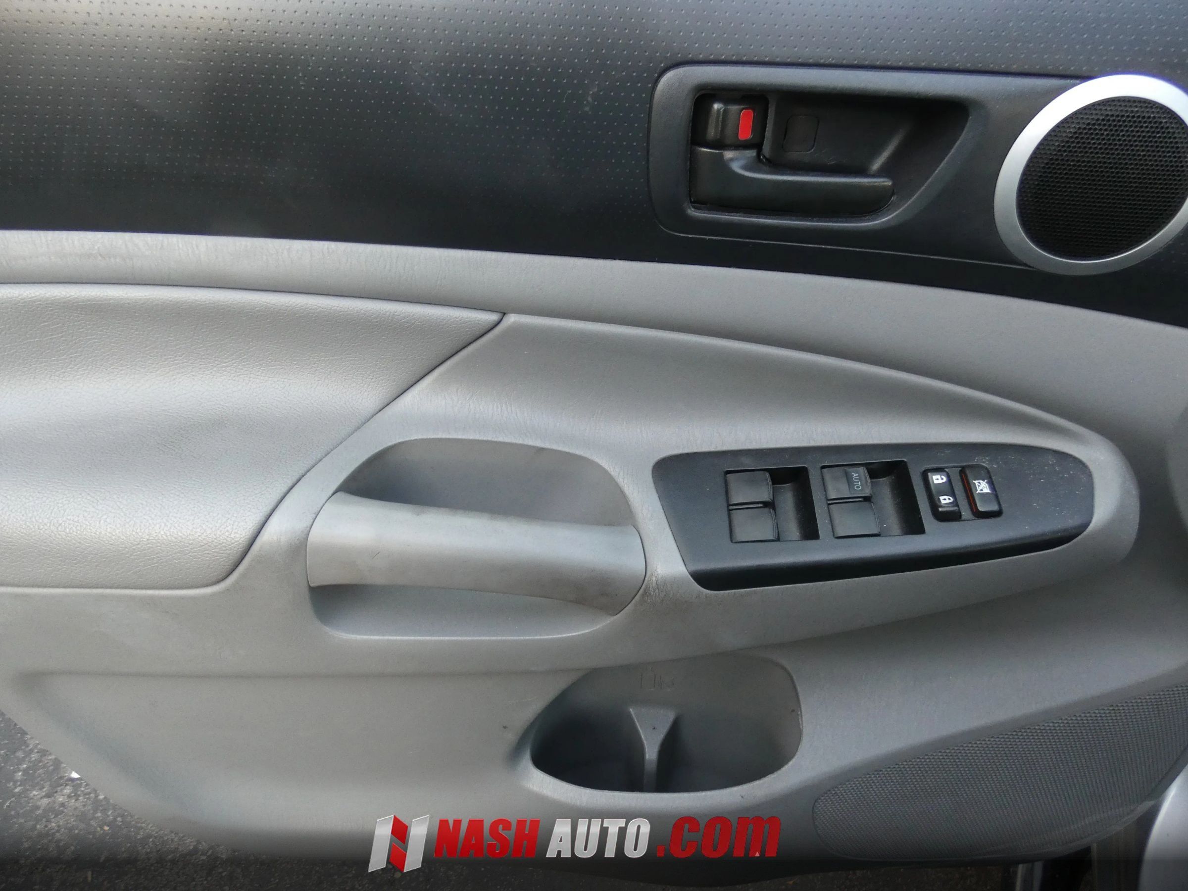 Used 2015 Toyota Tacoma PreRunner w/ SR5 Package RWD image 42