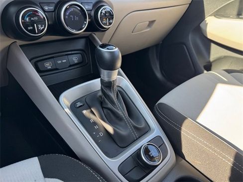 Used 2024 Hyundai Venue SEL image 18