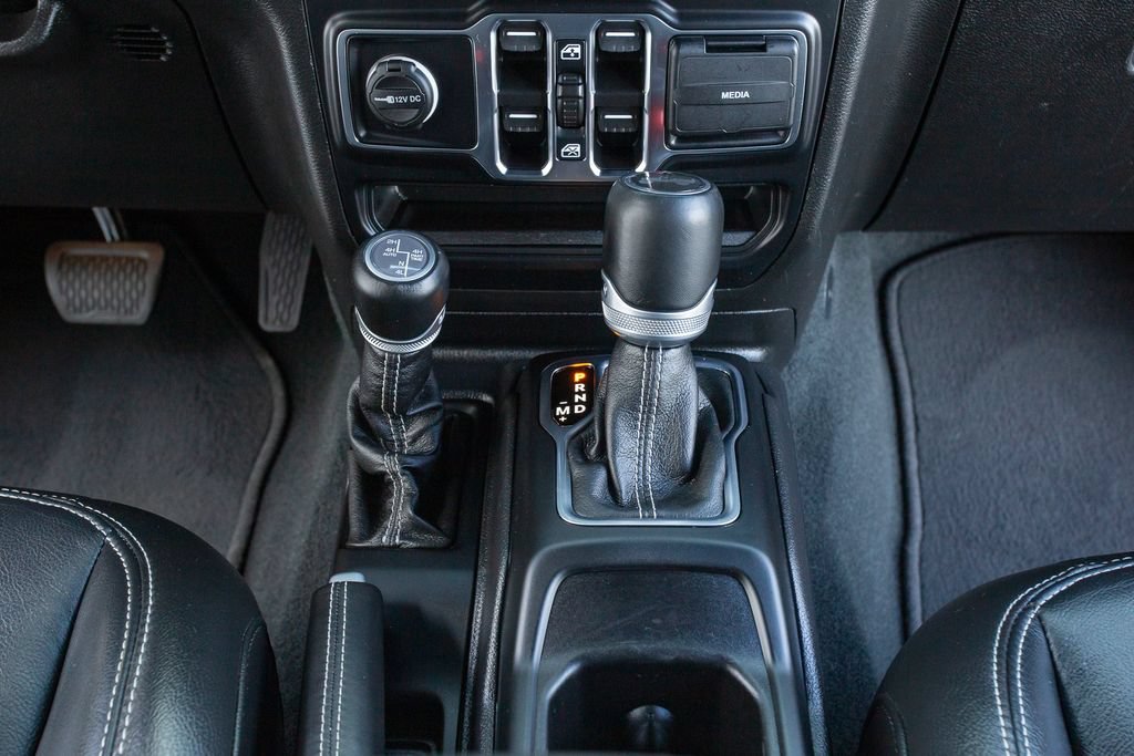 Used 2022 Jeep Wrangler Unlimited Sahara w/ Cold Weather Group AWD/4WD image 24