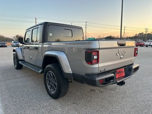 Used 2020 Jeep Gladiator Overland image 5