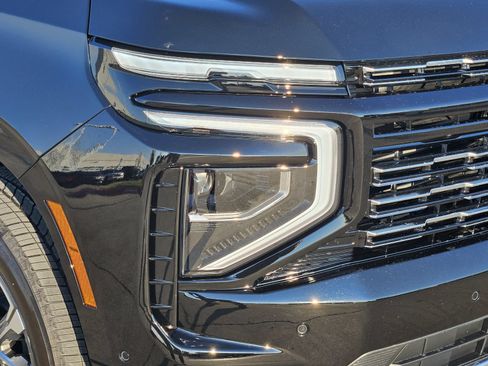 New 2026 Chevrolet Suburban High Country w/ Sun And Tow Package AWD/4WD image 9