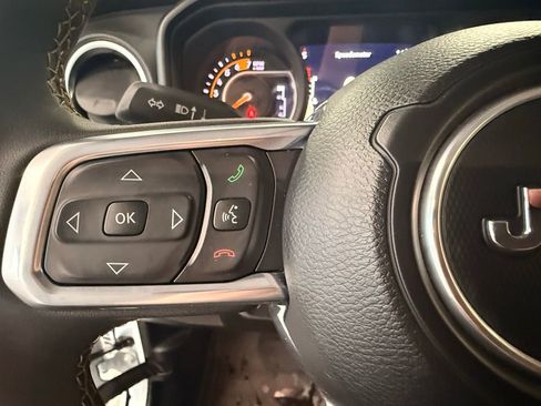 Used 2024 Jeep Wrangler Sahara image 30